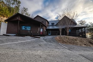 Tanner Manor - The Nut House - Pigeon Forge, Tennessee