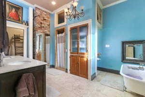 5 Fat Columns & A Fish Pond We Love NOLA Travel