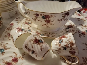 MINTON CHINA Ancestral Dinnerware Set 12 - 8 piece place settings and 13 serving pieces (109 pcs total) Rare Find England